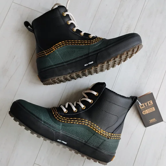 VANS NEW Standard Mid Snow MTE Boots - Picture 3 of 13